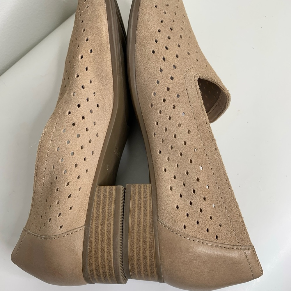 Clarks Women's Collection Juliet Hayes Perforated Flats Sand Suede Sz 8 M - Picture 5 of 11